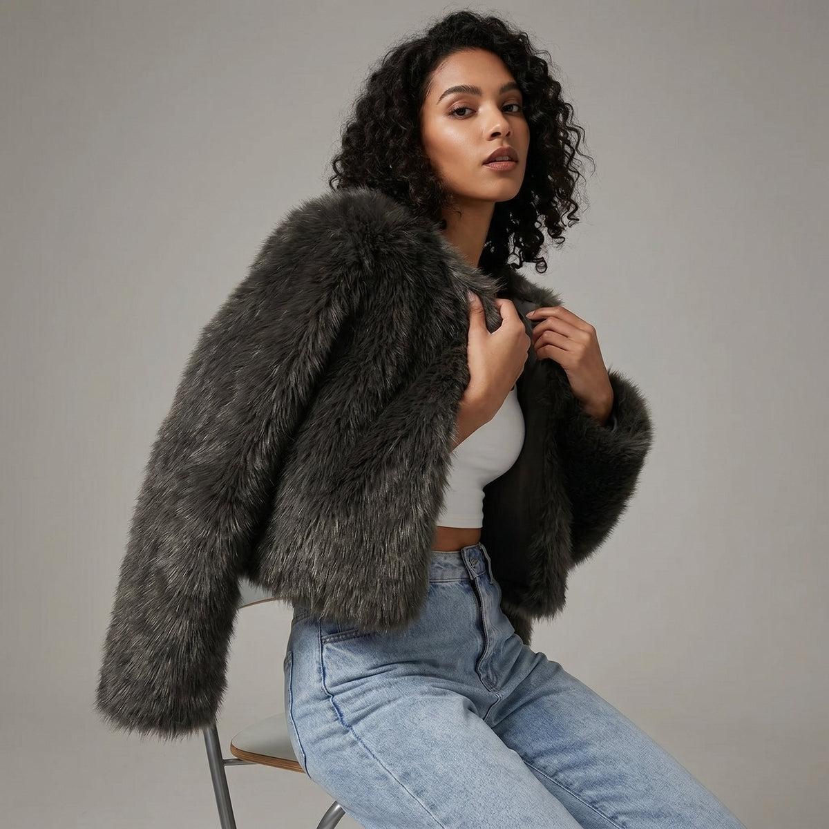 Birthe | Kort jakke med pelslook – billede 3