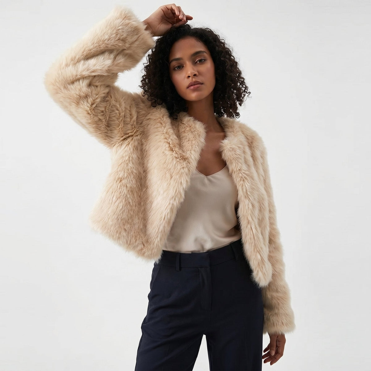 Birthe | Kort jakke med pelslook – billede 5